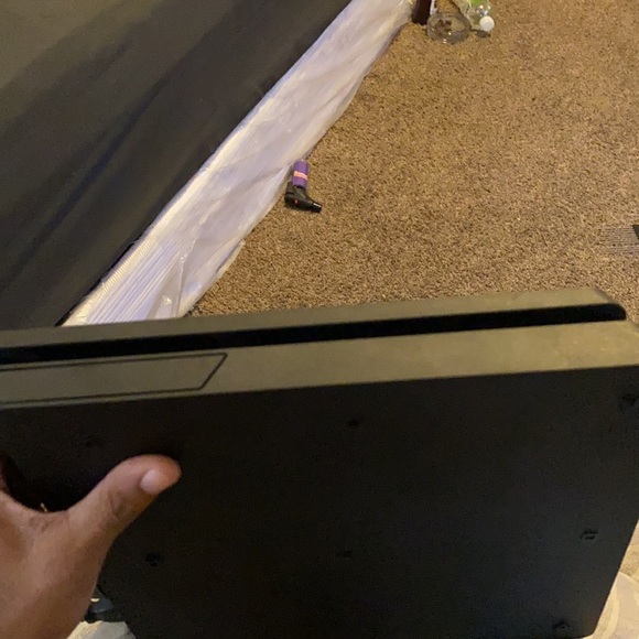 PlayStation 4 - Picture 3 of 6